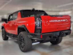 GMC HUMMER EV Pickup 2X e4WD Crew Cab 2026 — side view