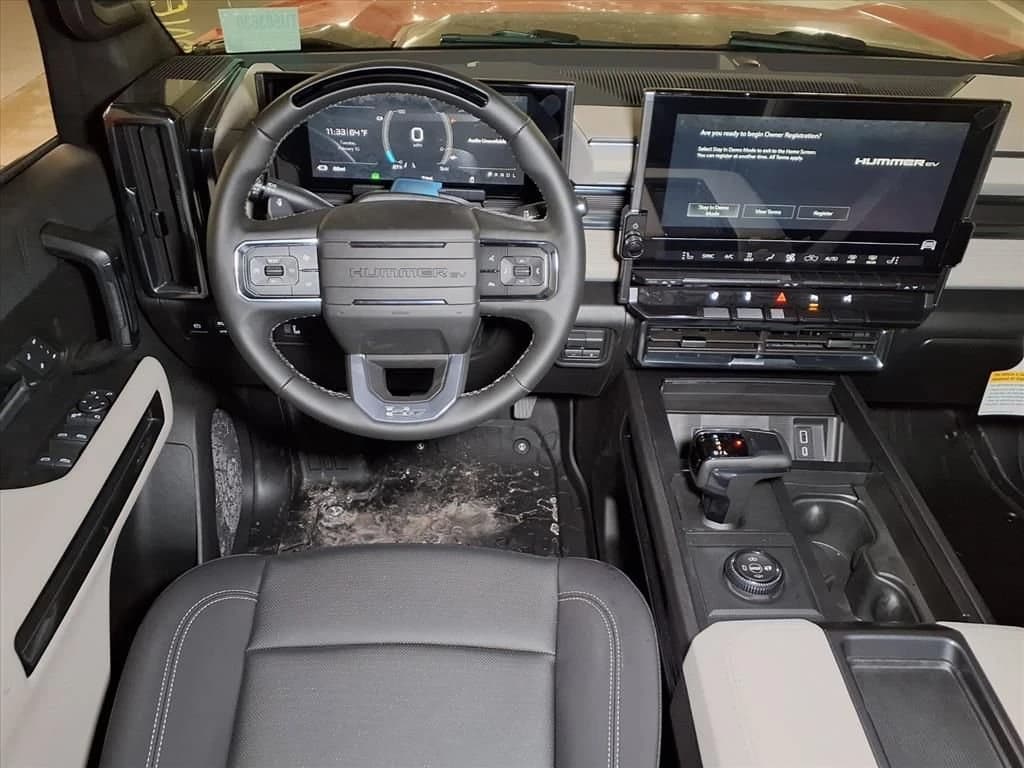 GMC HUMMER EV Pickup 2X e4WD Crew Cab 2026 — side view