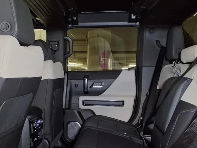GMC HUMMER EV Pickup 2X e4WD Crew Cab 2026 — side view