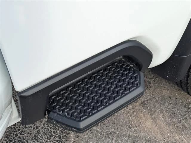 GMC Sierra 2500HD SLE 4WD Crew Cab 159" 2026 — side view