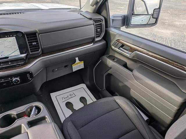 GMC Sierra 2500HD SLE 4WD Crew Cab 159" 2026 — side view