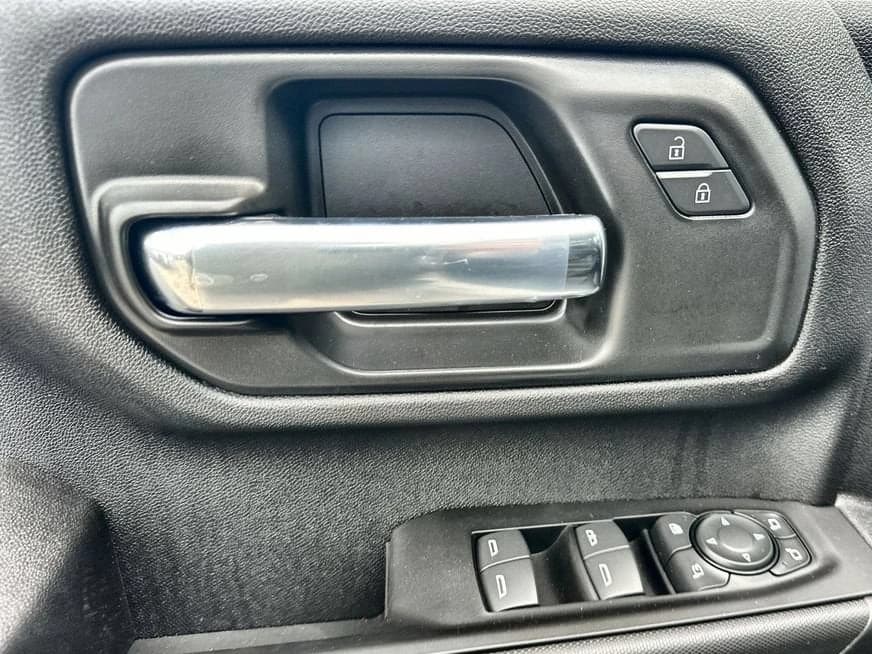 GMC Sierra 3500HD Pro 4WD Crew Cab 172" 2026 — side view
