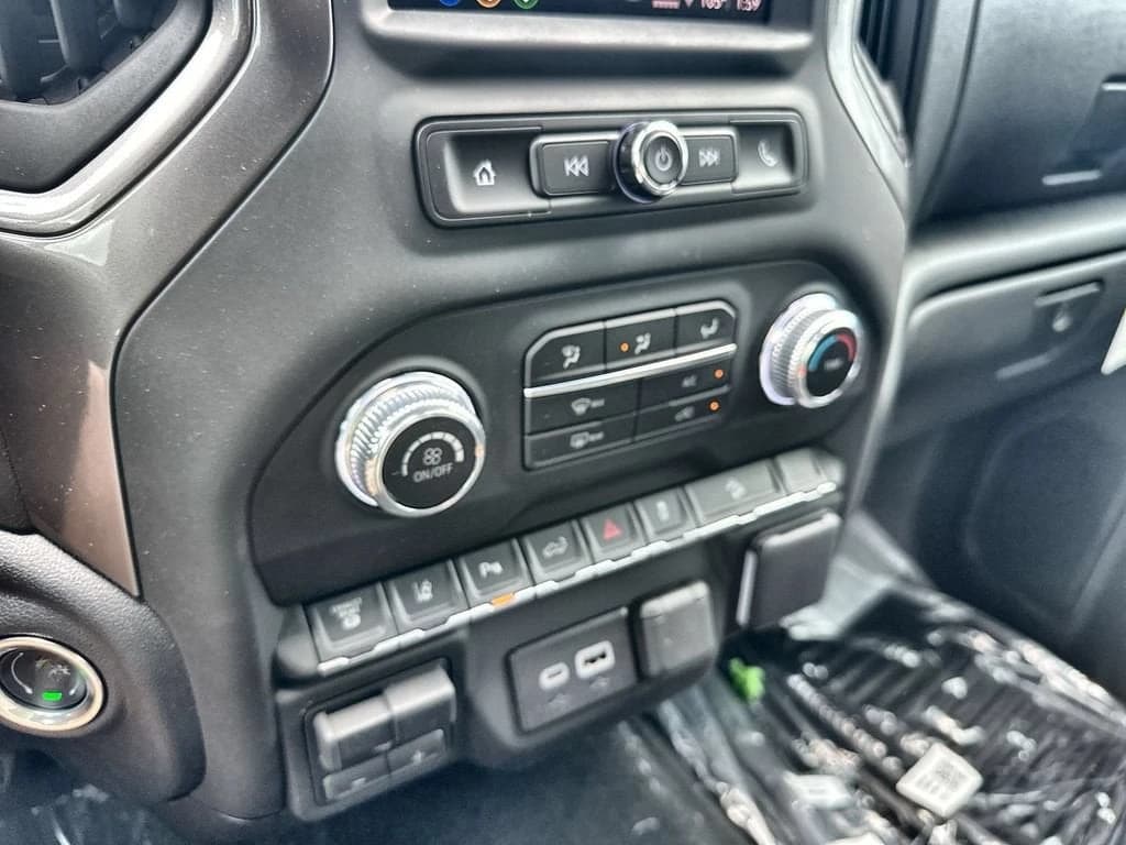 GMC Sierra 3500HD Pro 4WD Crew Cab 172" 2026 — side view