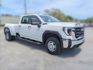 GMC Sierra 3500HD Pro 4WD Crew Cab 172"