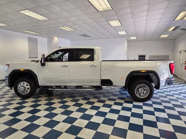 GMC Sierra 3500HD SLT 4WD Crew Cab 172" 2026 — side view