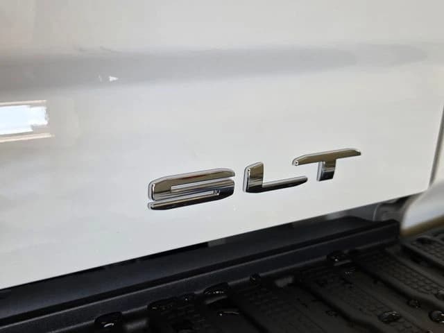 GMC Sierra 3500HD SLT 4WD Crew Cab 172" 2026 — side view