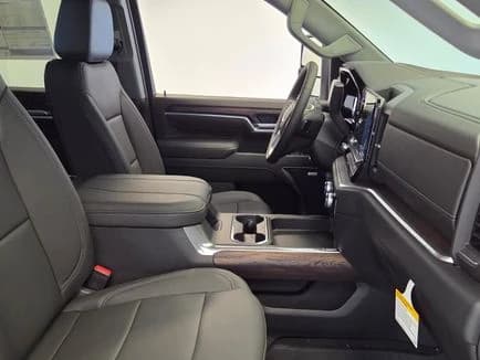 GMC Sierra 3500HD SLT 4WD Crew Cab 172" 2026 — side view