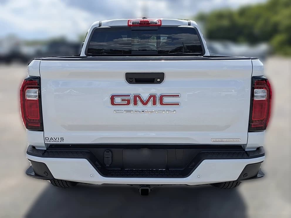 GMC Canyon 2WD Elevation 2WD Crew Cab 2026 — side view