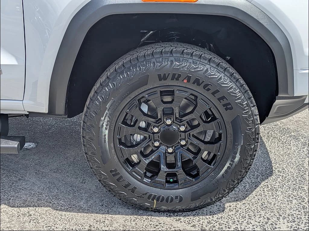 GMC Canyon 2WD Elevation 2WD Crew Cab 2026 — side view