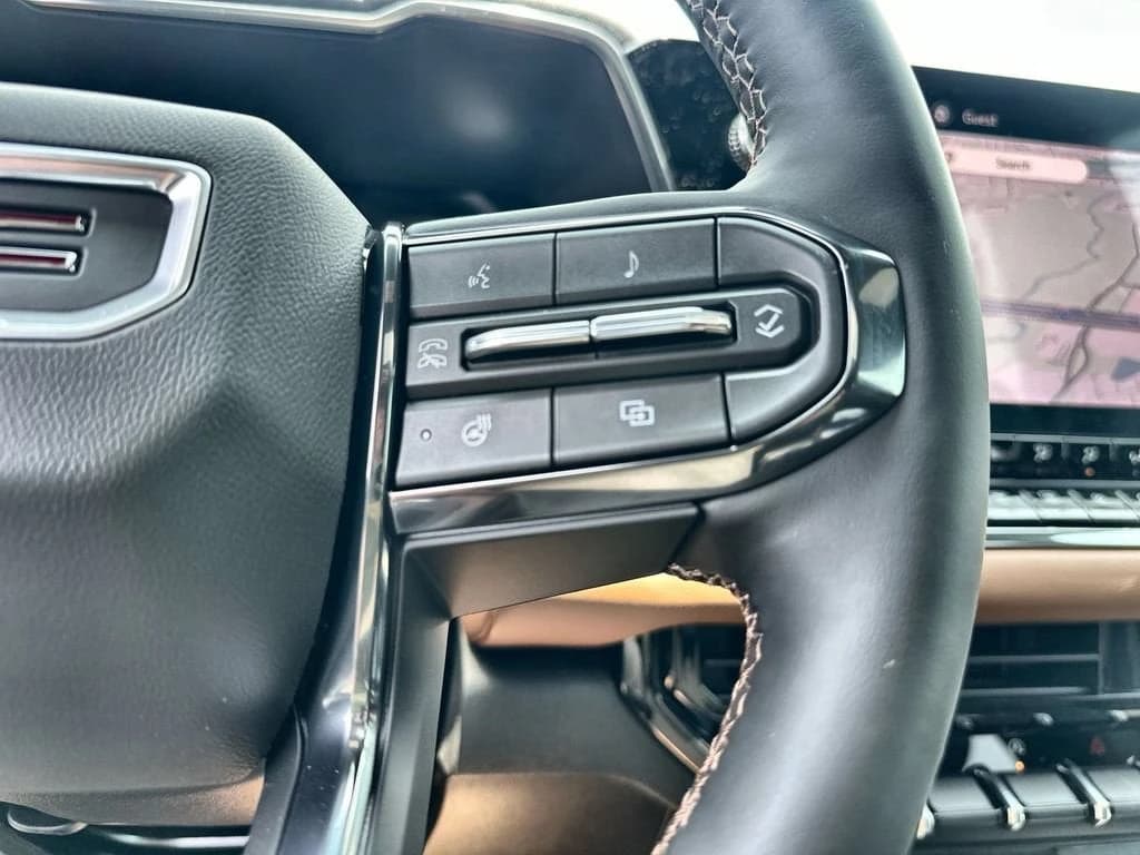 GMC Canyon 4WD AT4 4WD Crew Cab 2026 — side view