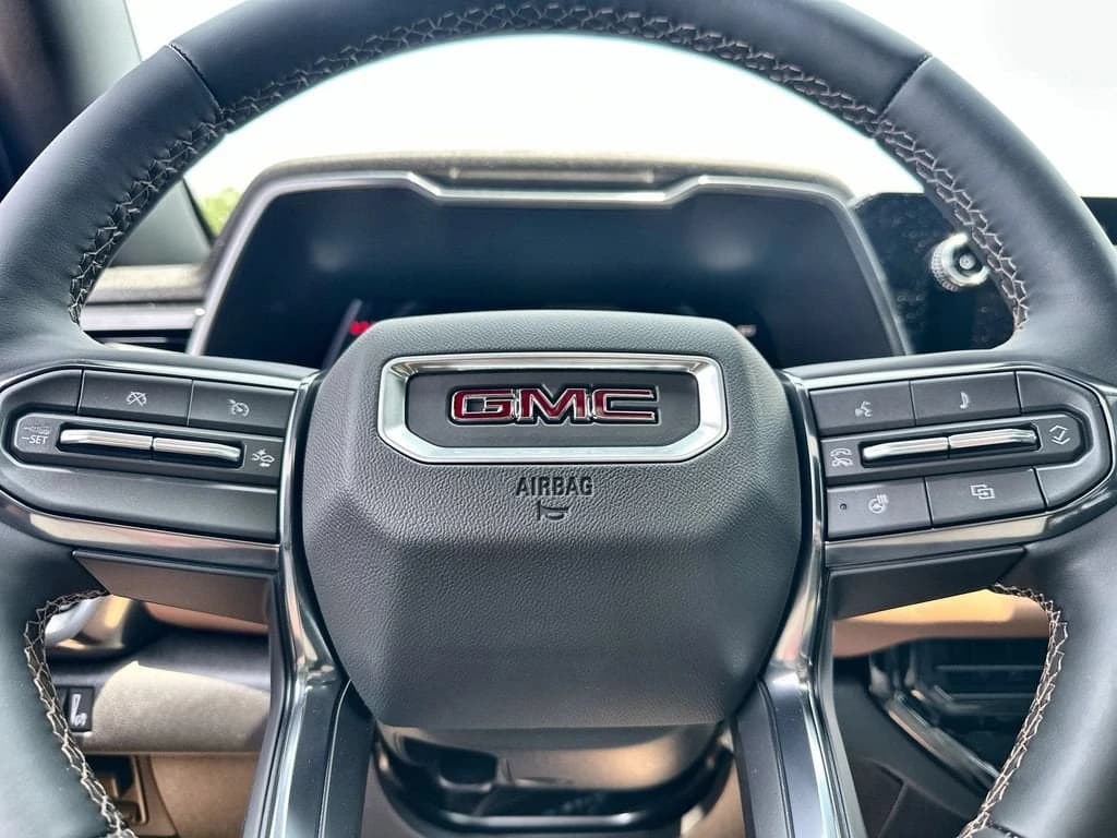GMC Canyon 4WD AT4 4WD Crew Cab 2026 — side view