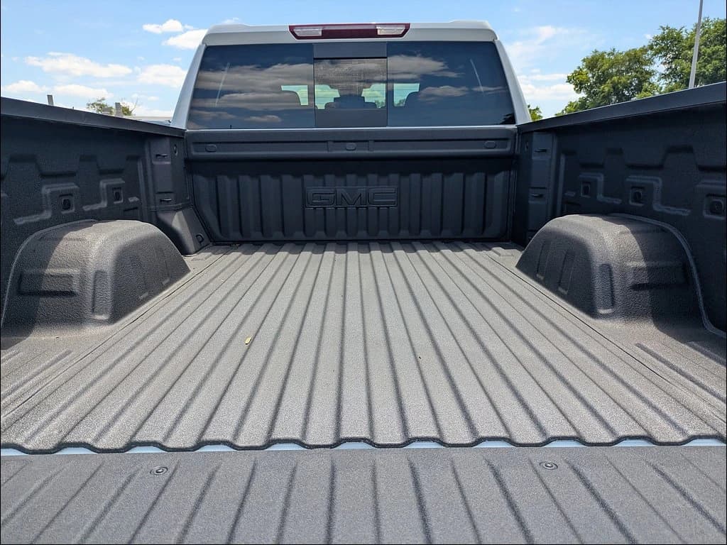 GMC Sierra 1500 Elevation 4WD Double Cab 147" 2026 — side view