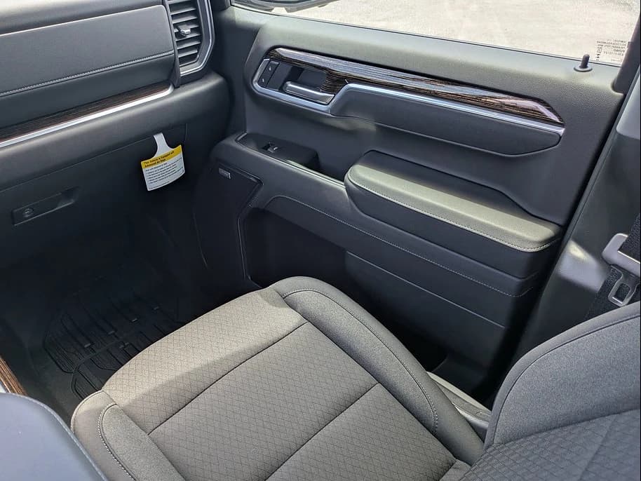 GMC Sierra 1500 Elevation 4WD Double Cab 147" 2026 — side view