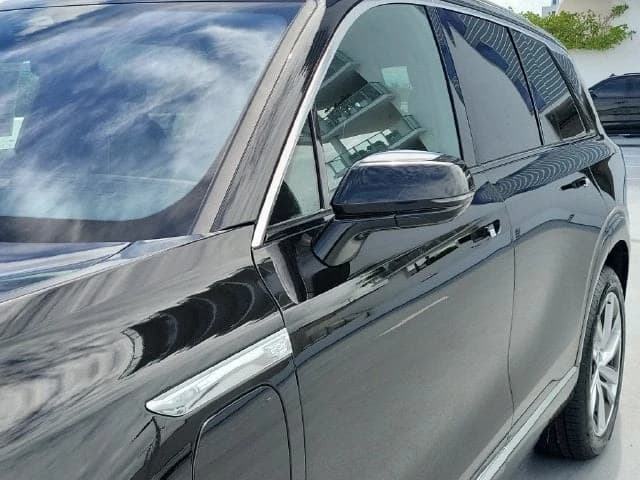 Cadillac VISTIQ Luxury AWD 4dr 2027 — side view
