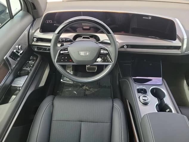 Cadillac VISTIQ Luxury AWD 4dr 2027 — side view
