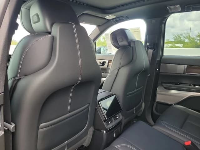Cadillac VISTIQ Luxury AWD 4dr 2027 — side view