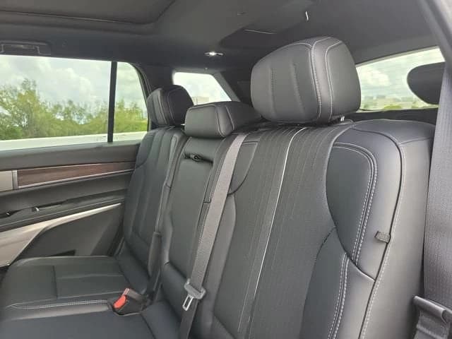 Cadillac VISTIQ Luxury AWD 4dr 2027 — side view