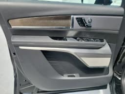 Cadillac VISTIQ Luxury AWD 4dr 2027 — side view