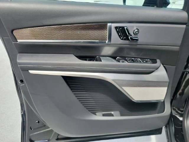 Cadillac VISTIQ Luxury AWD 4dr 2027 — side view