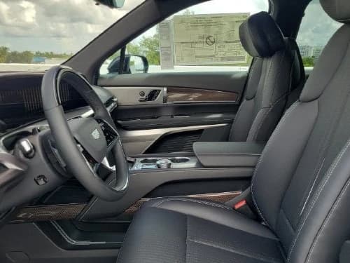 Cadillac VISTIQ Luxury AWD 4dr 2027 — side view
