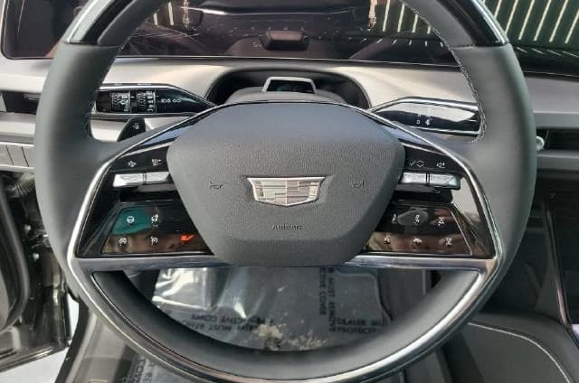 Cadillac VISTIQ Luxury AWD 4dr 2027 — side view