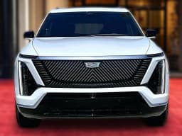 Cadillac VISTIQ Luxury AWD 4dr 2027 — side view