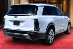 Cadillac VISTIQ Luxury AWD 4dr 2027 — side view