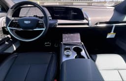 Cadillac VISTIQ Luxury AWD 4dr 2027 — side view