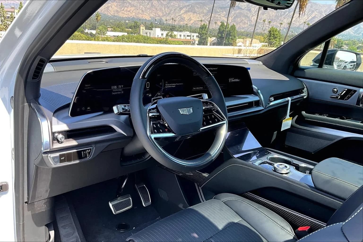 Cadillac VISTIQ Luxury AWD 4dr 2027 — side view