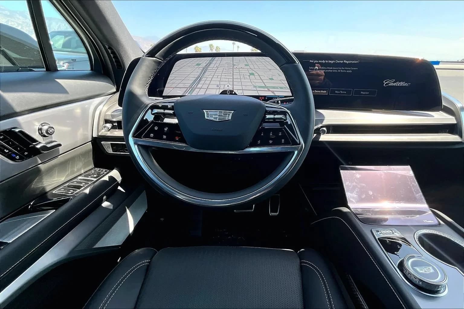 Cadillac VISTIQ Luxury AWD 4dr 2027 — side view
