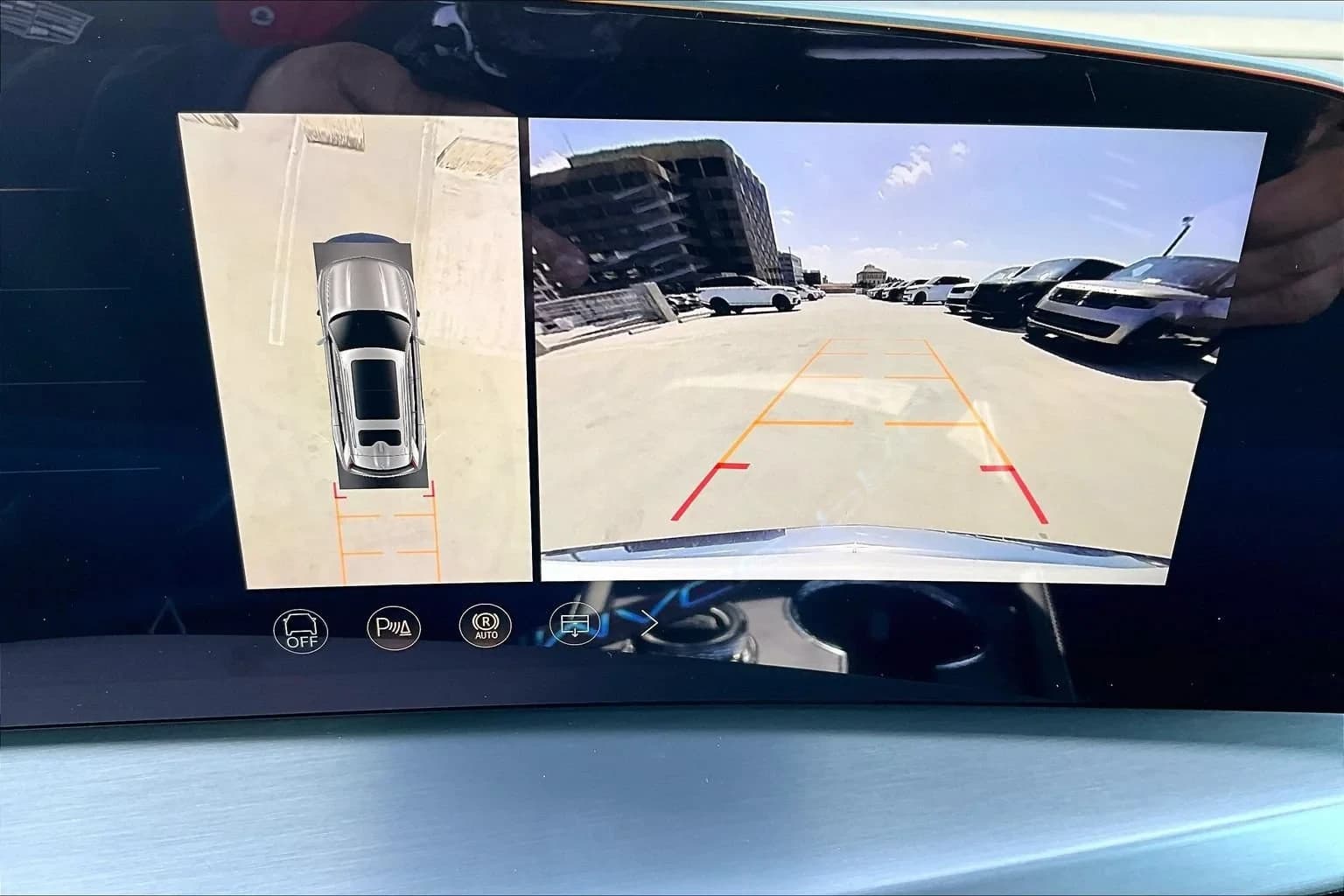 Cadillac VISTIQ Luxury AWD 4dr 2027 — side view