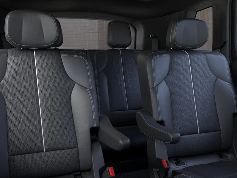 Cadillac VISTIQ Luxury AWD 4dr 2027 — side view
