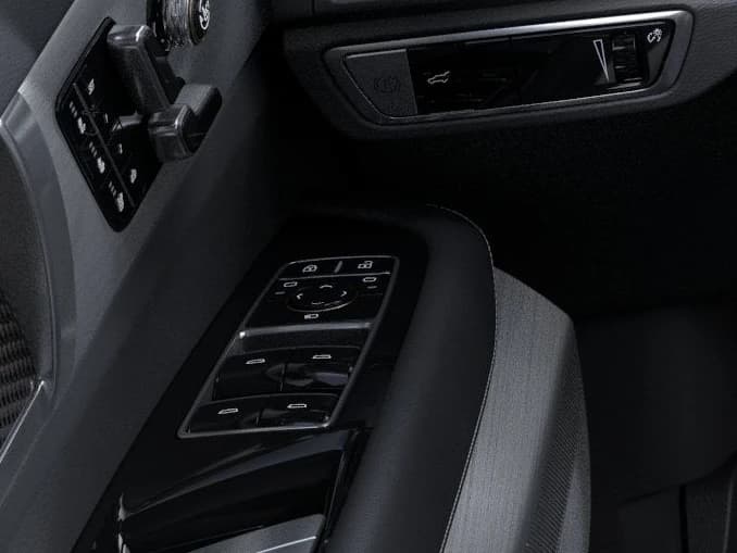 Cadillac VISTIQ Luxury AWD 4dr 2027 — side view