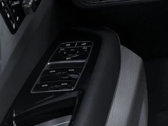 Cadillac VISTIQ Luxury AWD 4dr 2027 — side view