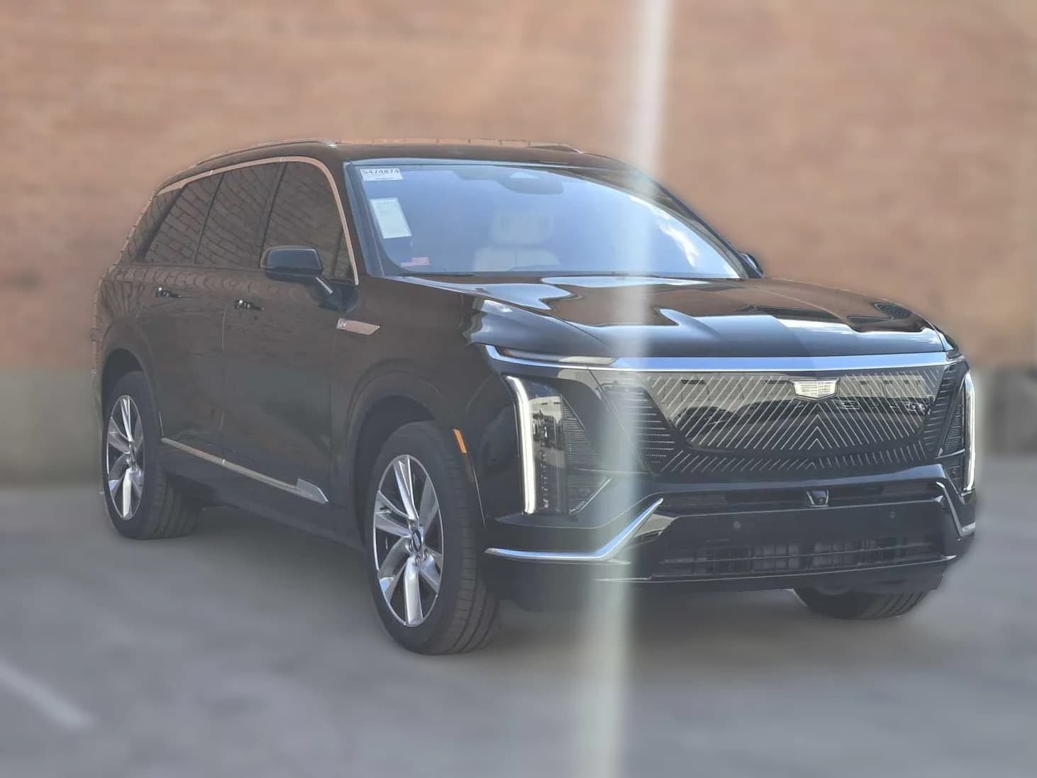 Cadillac VISTIQ Luxury AWD 4dr 2027 — side view