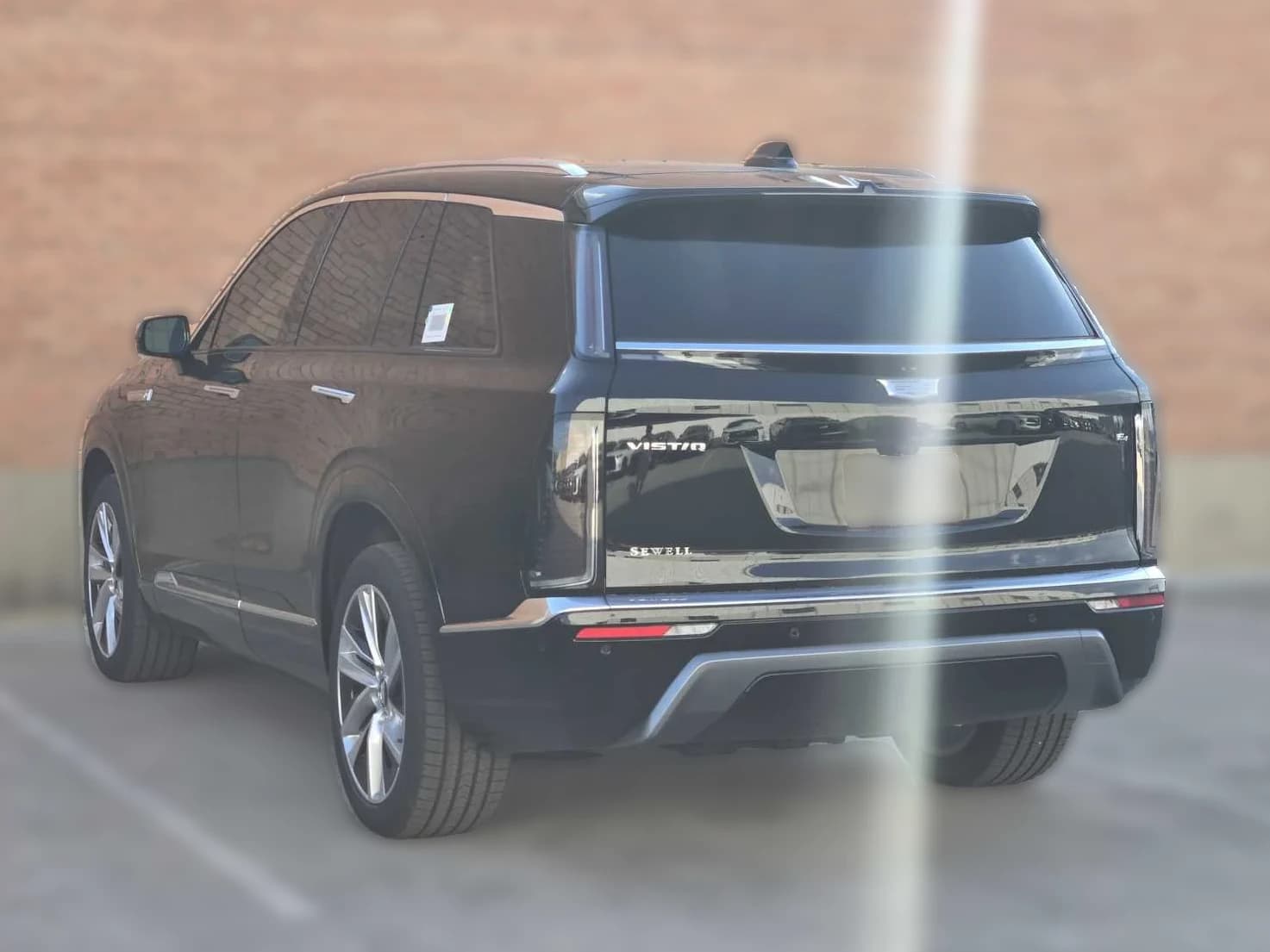 Cadillac VISTIQ Luxury AWD 4dr 2027 — side view