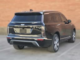 Cadillac VISTIQ Luxury AWD 4dr 2027 — side view