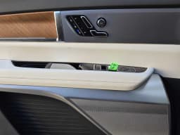 Cadillac VISTIQ Luxury AWD 4dr 2027 — side view