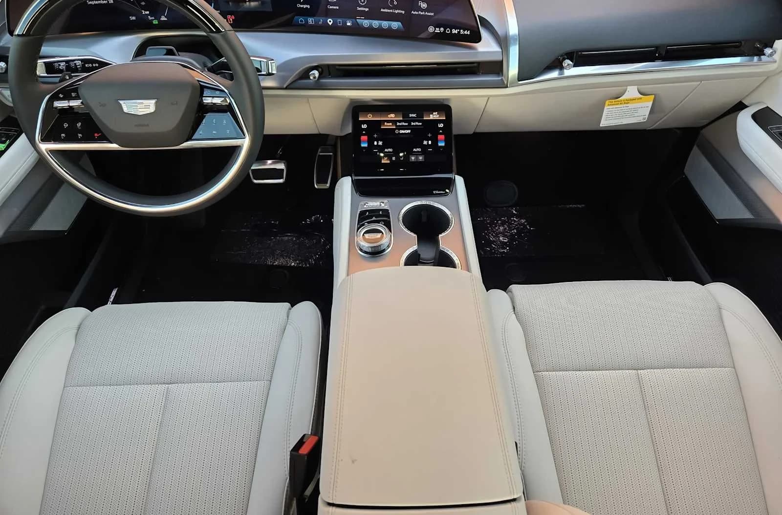 Cadillac VISTIQ Luxury AWD 4dr 2027 — side view