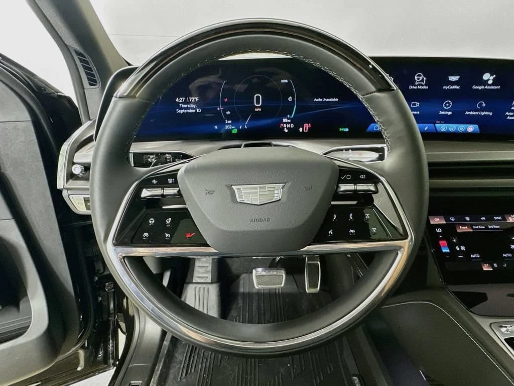 Cadillac VISTIQ Luxury AWD 4dr 2026 — side view