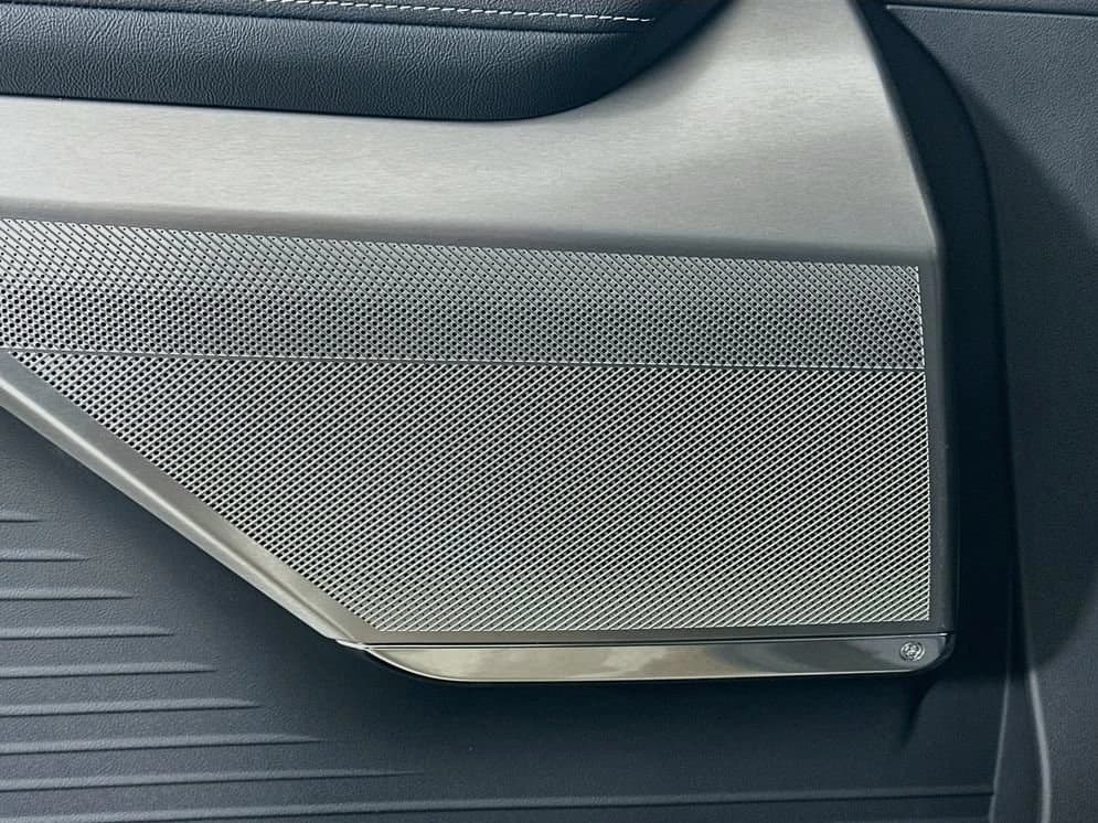 Cadillac VISTIQ Luxury AWD 4dr 2026 — side view