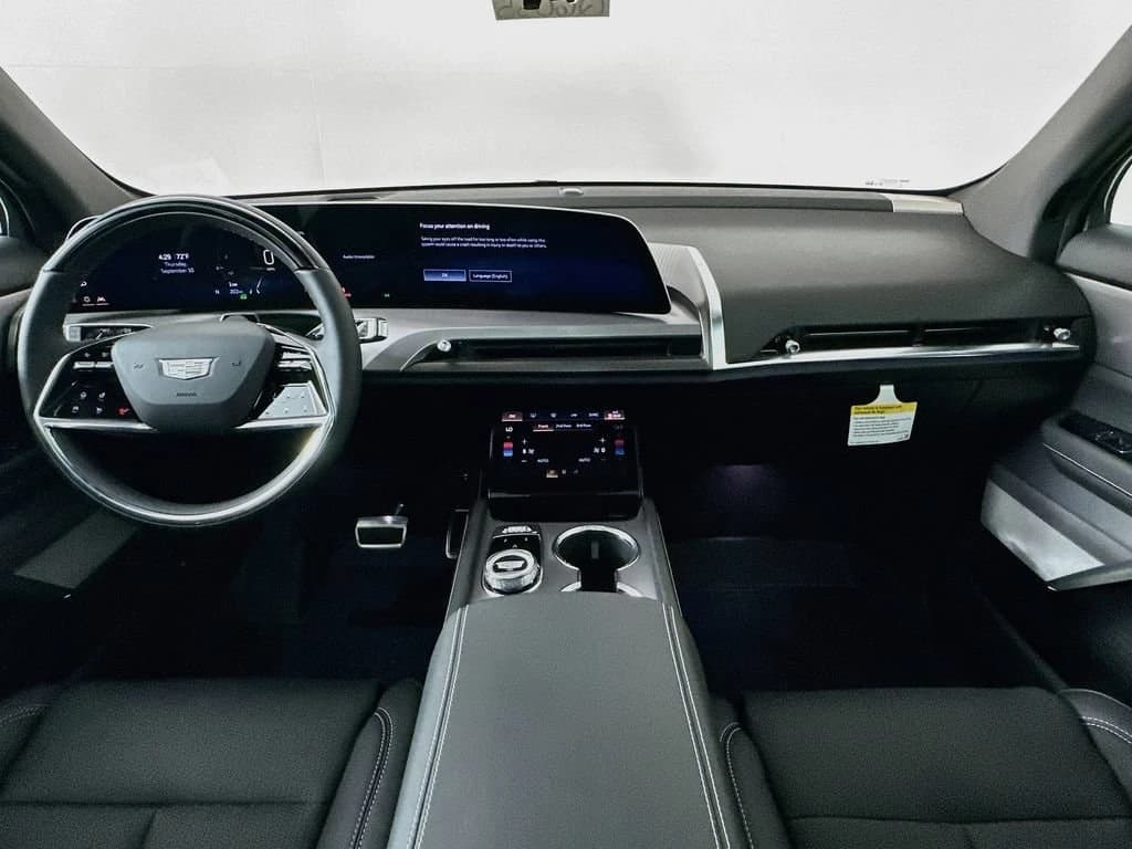 Cadillac VISTIQ Luxury AWD 4dr 2026 — side view