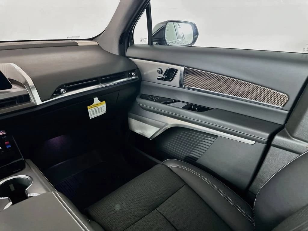 Cadillac VISTIQ Luxury AWD 4dr 2026 — side view