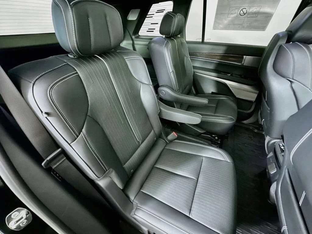 Cadillac VISTIQ Luxury AWD 4dr 2026 — side view