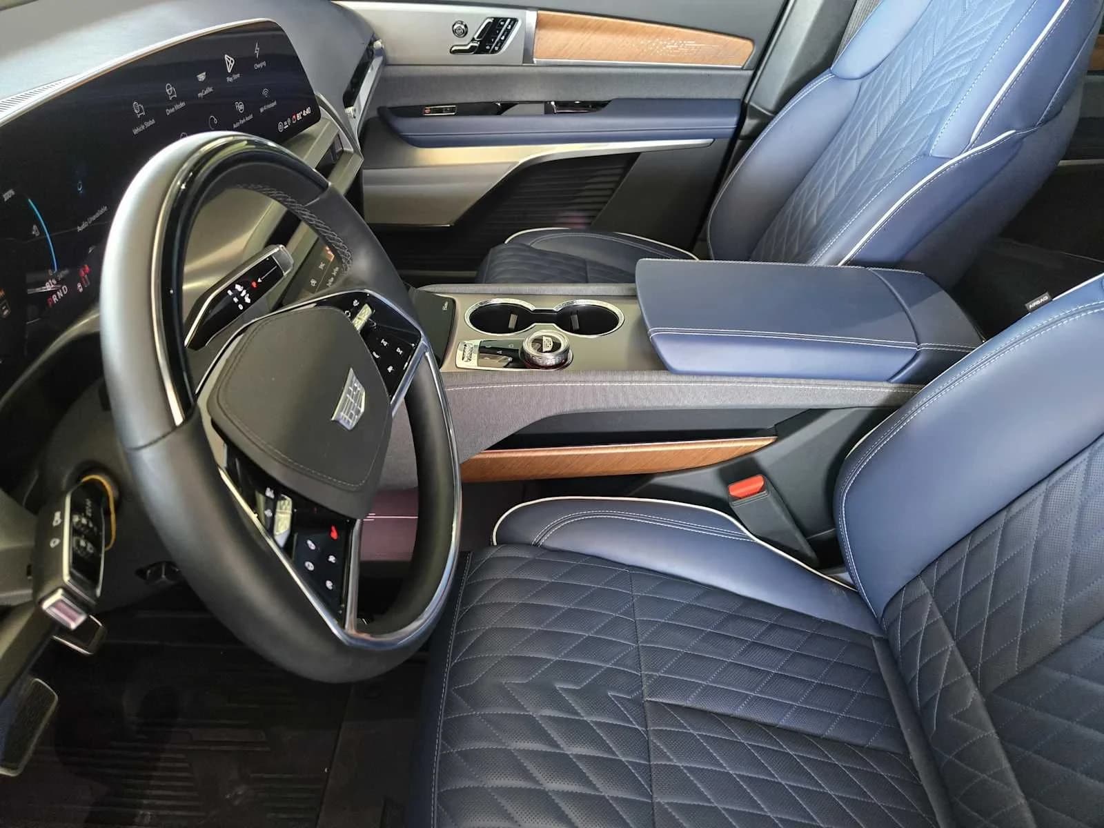 Cadillac VISTIQ Premium Luxury AWD 4dr 2026 — side view