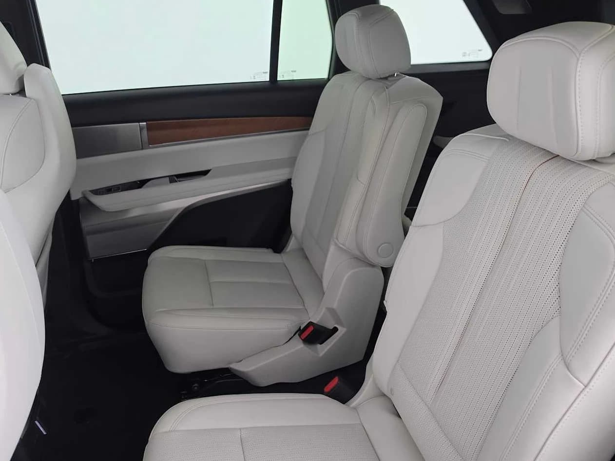 Cadillac VISTIQ Sport AWD 4dr 2027 — side view