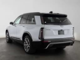 Cadillac VISTIQ Sport AWD 4dr 2027 — side view
