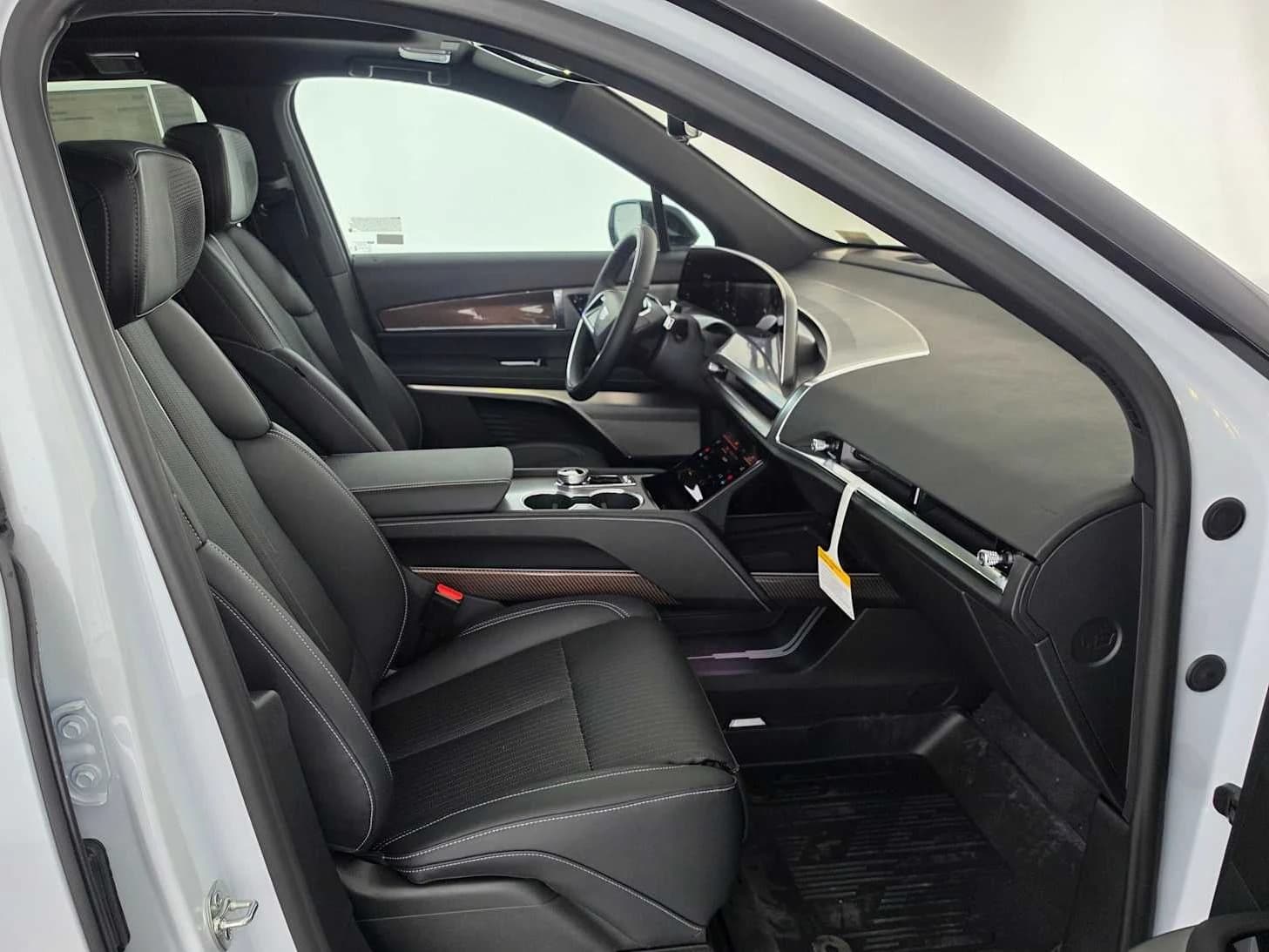 Cadillac VISTIQ Sport AWD 4dr 2027 — side view