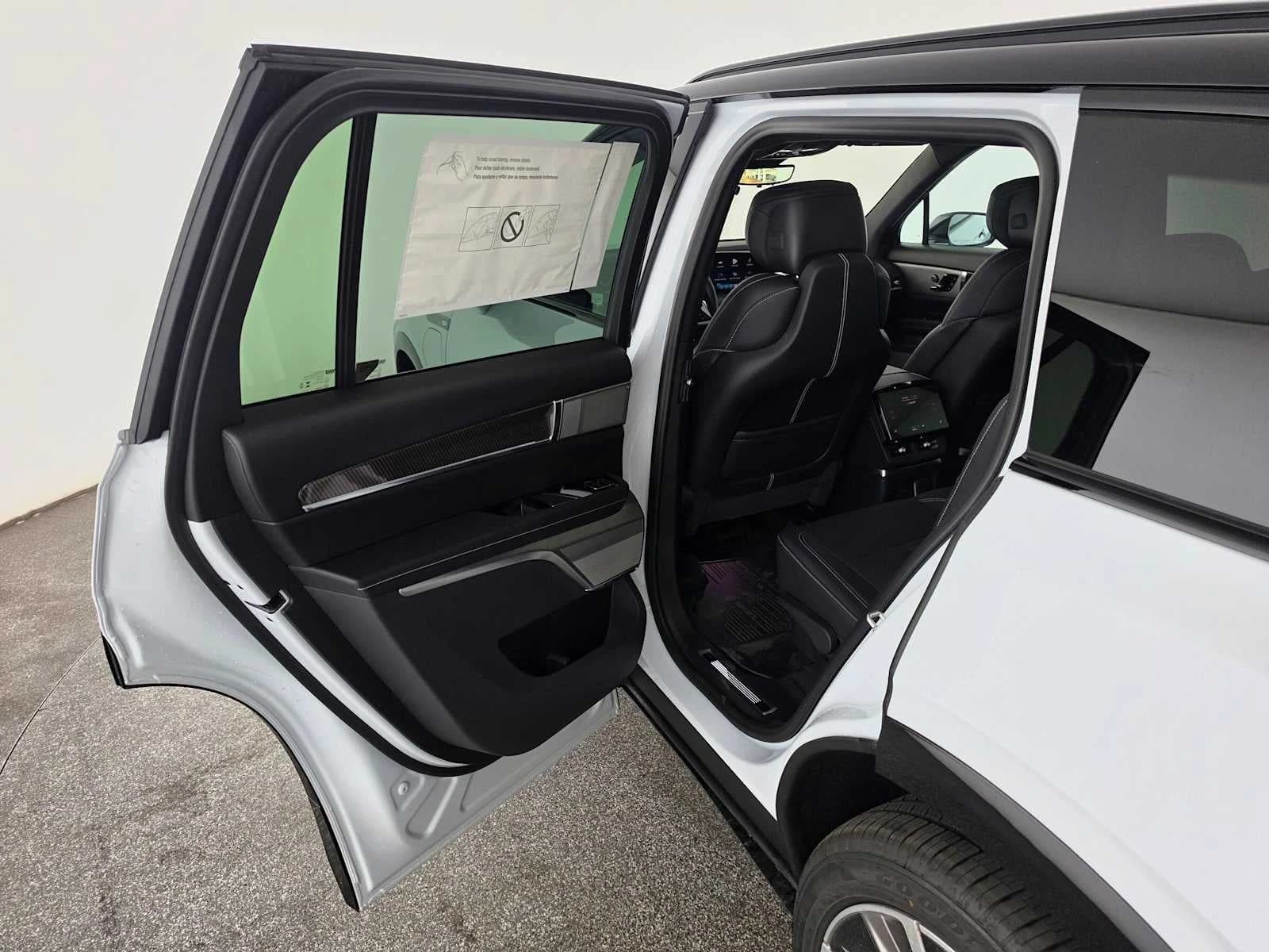 Cadillac VISTIQ Sport AWD 4dr 2027 — side view