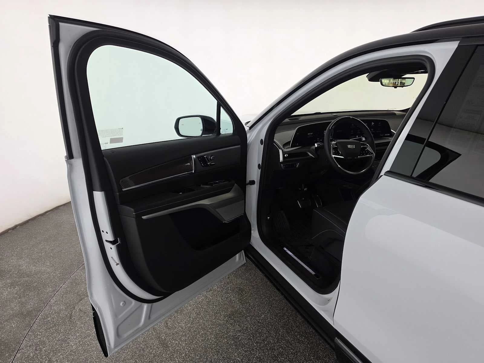 Cadillac VISTIQ Sport AWD 4dr 2027 — side view
